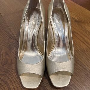 BCBG generation gold peep toe heel 7.5